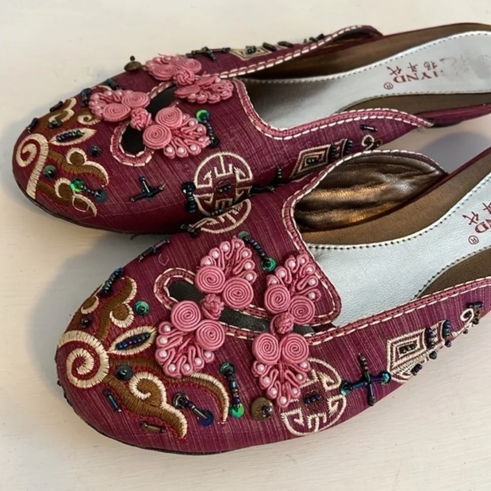 HYND Beaded & Embroidered Oriental‎ Slip On shoes women’s size 40